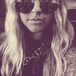 Meet your Posher, Carrie